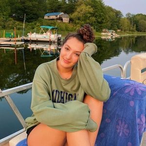 Meet your Posher, Lily